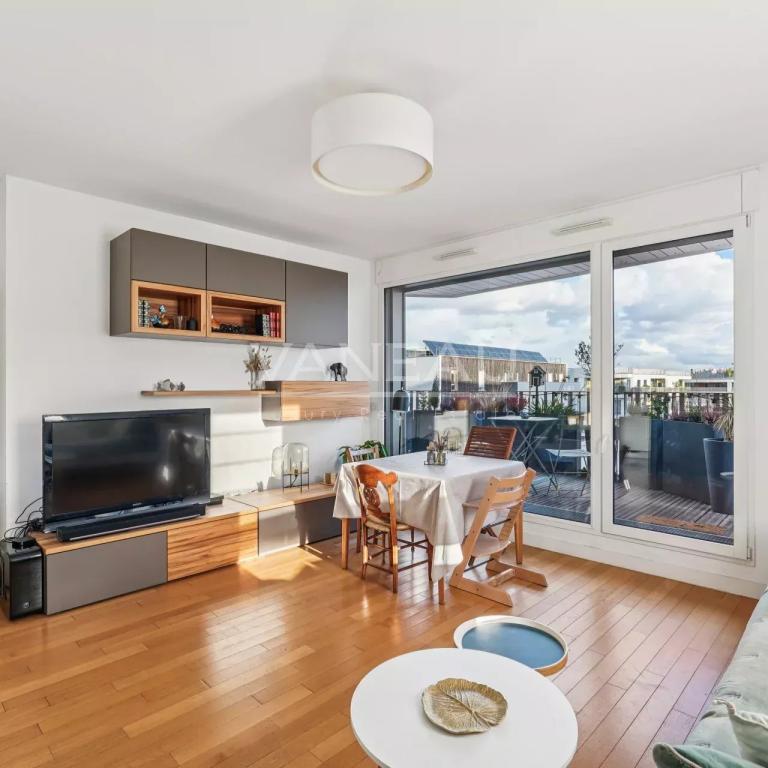 BOULOGNE - ETAGE ELEVE - BALCON TERRASSE