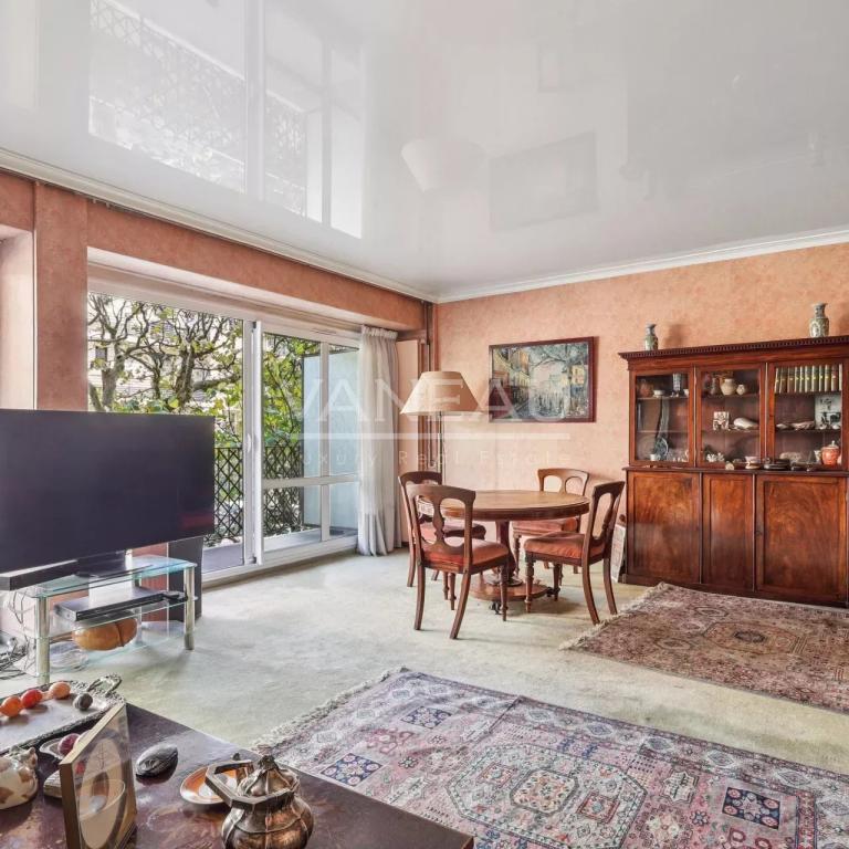 BOULOGNE - APPARTEMENT FAMILIAL AVEC BALCONS