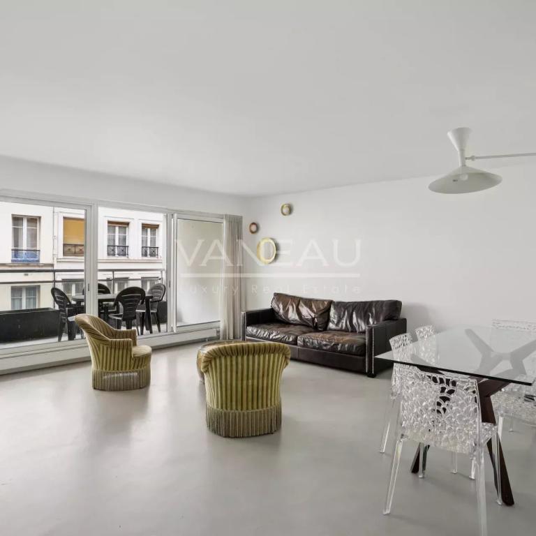 Paris VII – Appartement Vide entièrement rénové avec terrasse – 