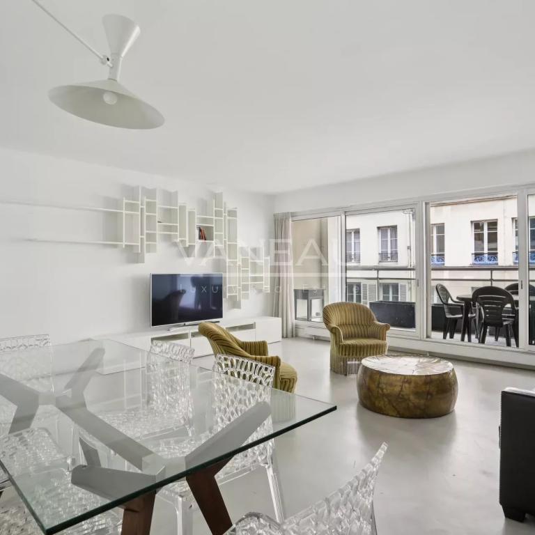 Paris VII – Appartement Vide entièrement rénové avec terrasse – 