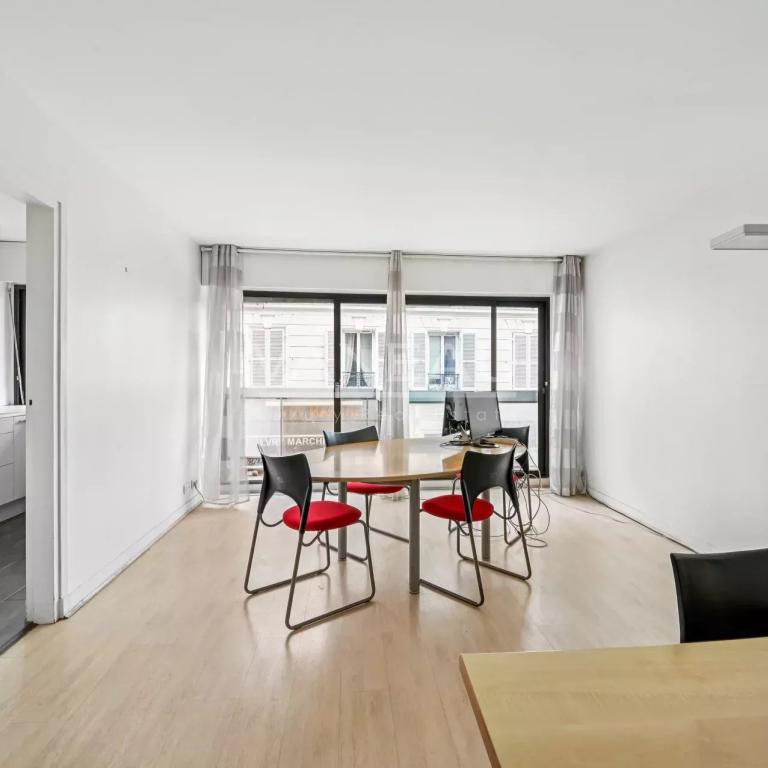 Paris XVe - Volontaires / Vaugirard : Studio lumineux avec balco