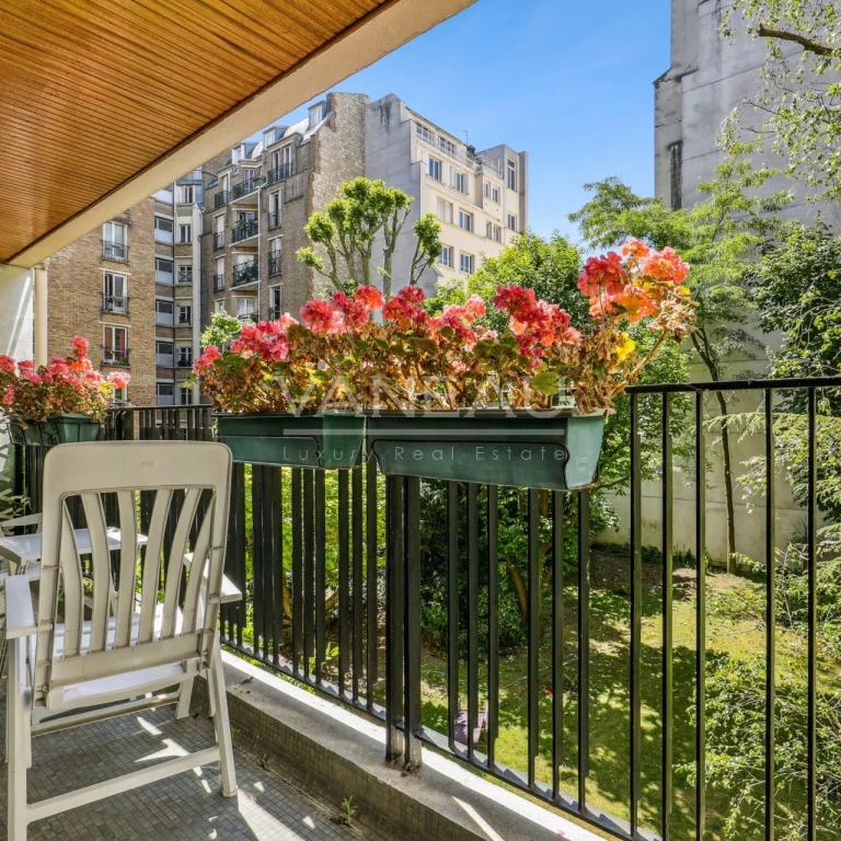 Paris XVIème - Auteuil Sud - 2 pièces - Balcon