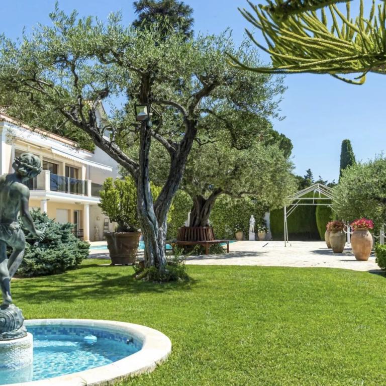 CAP D'ANTIBES - VILLA BELLA VISTA À VENDRE