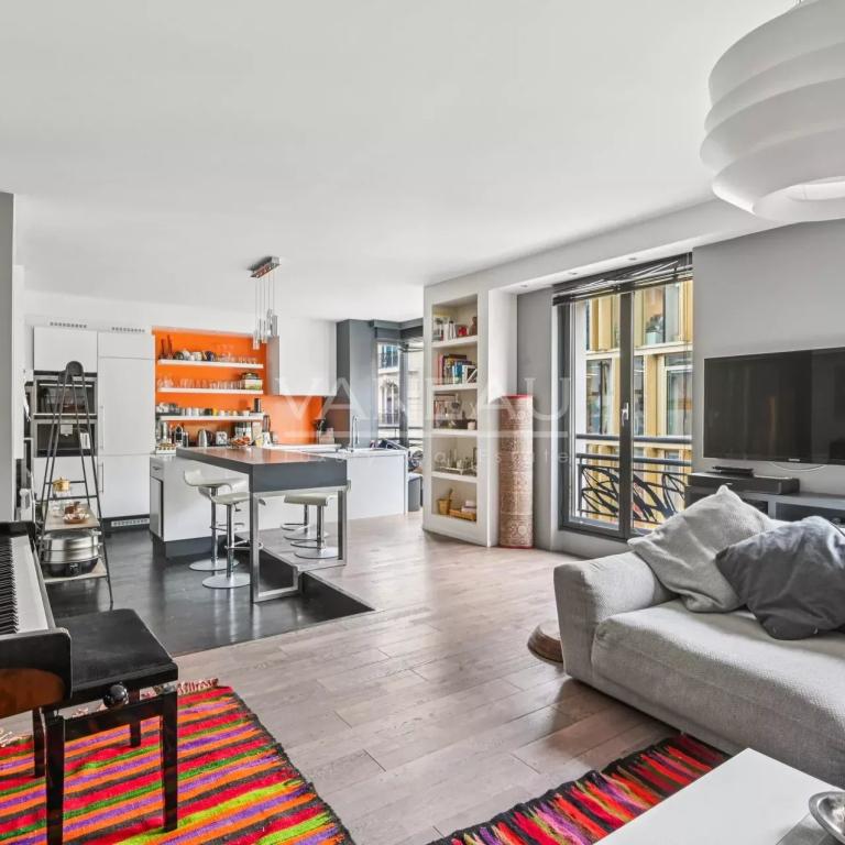 Paris VIIIe - Avenue Montaigne / Place François 1er