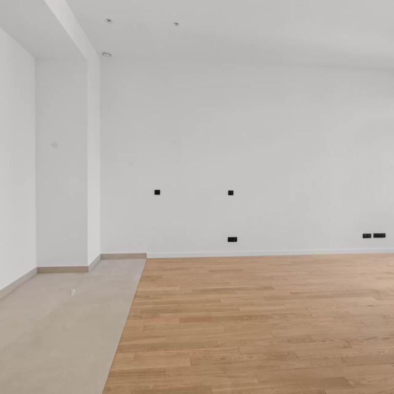 Cannes Banane : Appartement 3 pièces  dans un immeuble entièreme