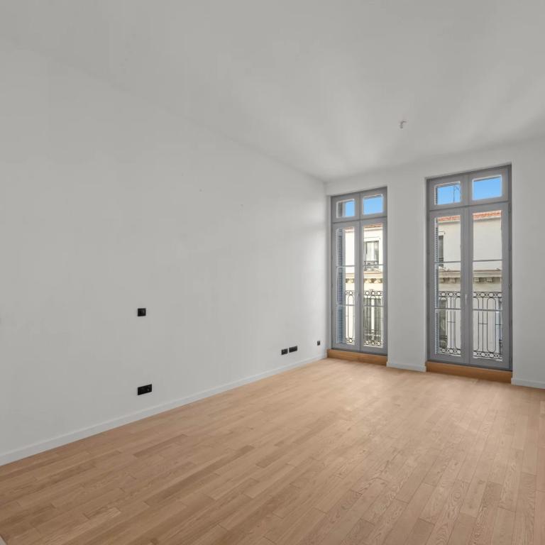 Cannes Banane : Appartement 3 pièces  dans un immeuble entièreme