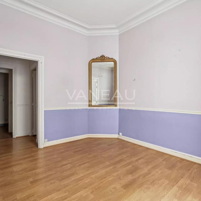 PARIS XV - Villa Poirier : Appartement trois pièces à rénover