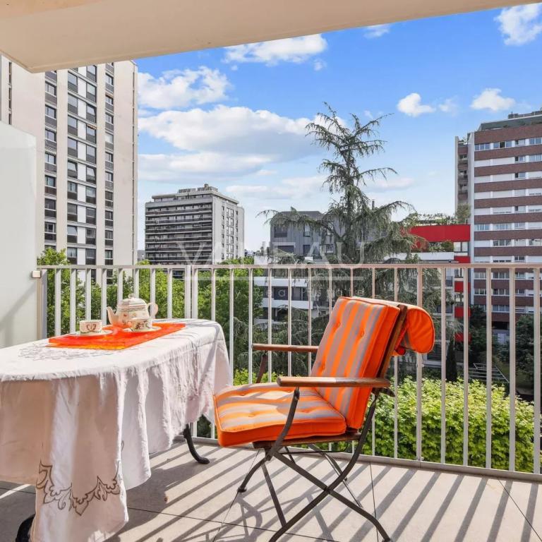 Boulogne Nord - Trois pièces avec balcon terrasse - Résidence 20