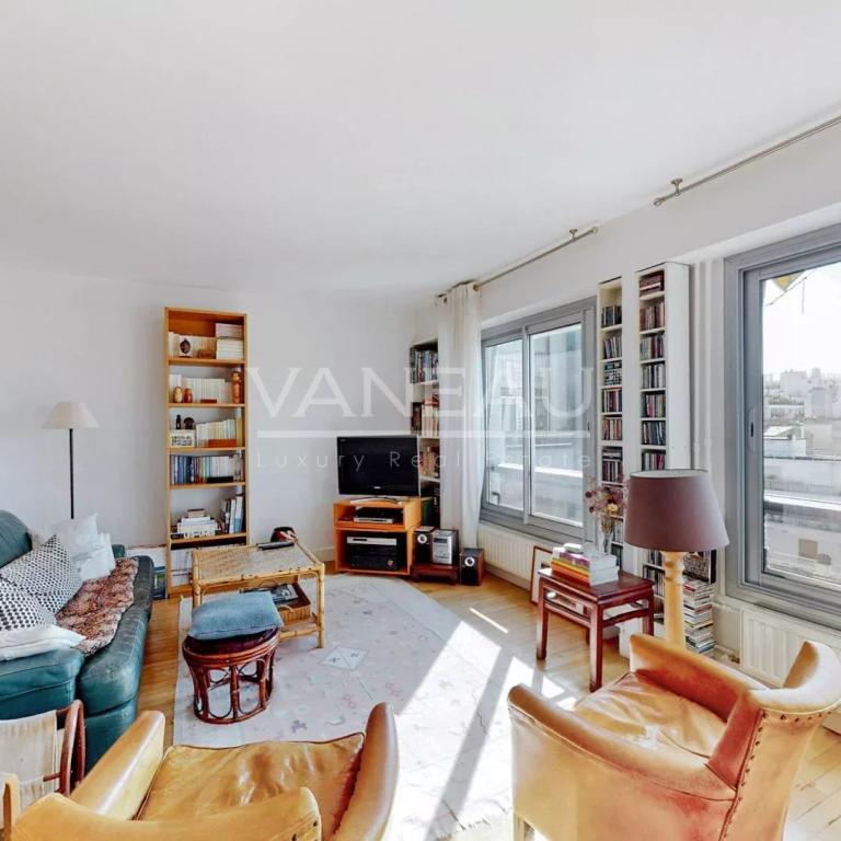 Paris XIXe - Bel appartement de cinq pièces - Vue dégagée - Cave