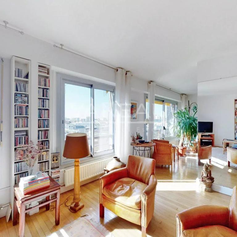 Paris XIXe - Bel appartement de cinq pièces - Vue dégagée - Cave