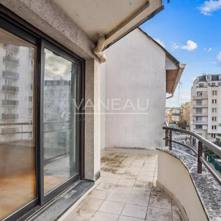 Boulogne  - Trois pièces avec balcon terrasse sur rue calme