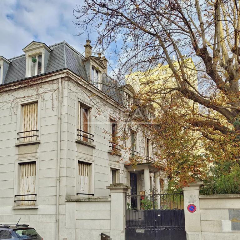 Paris XIIe - Bel-Air - Hôtel particulier avec jardin de 280 m2