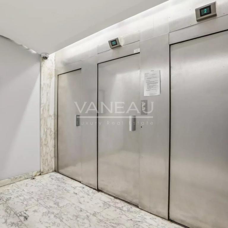 Paris XVIe - Place Victor Hugo - Studio sur jardin