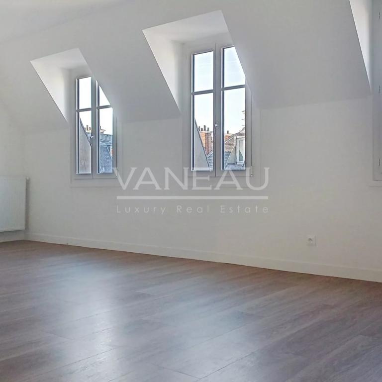 PARIS XVII - Appartement en étage élevé avec deux chambres - Rue