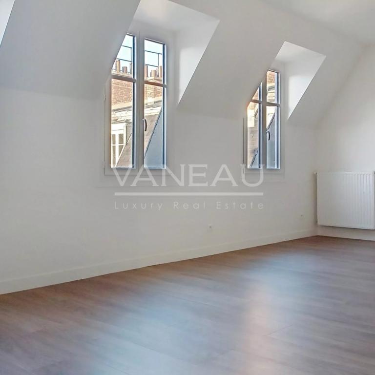 PARIS XVII - Appartement en étage élevé avec deux chambres - Rue