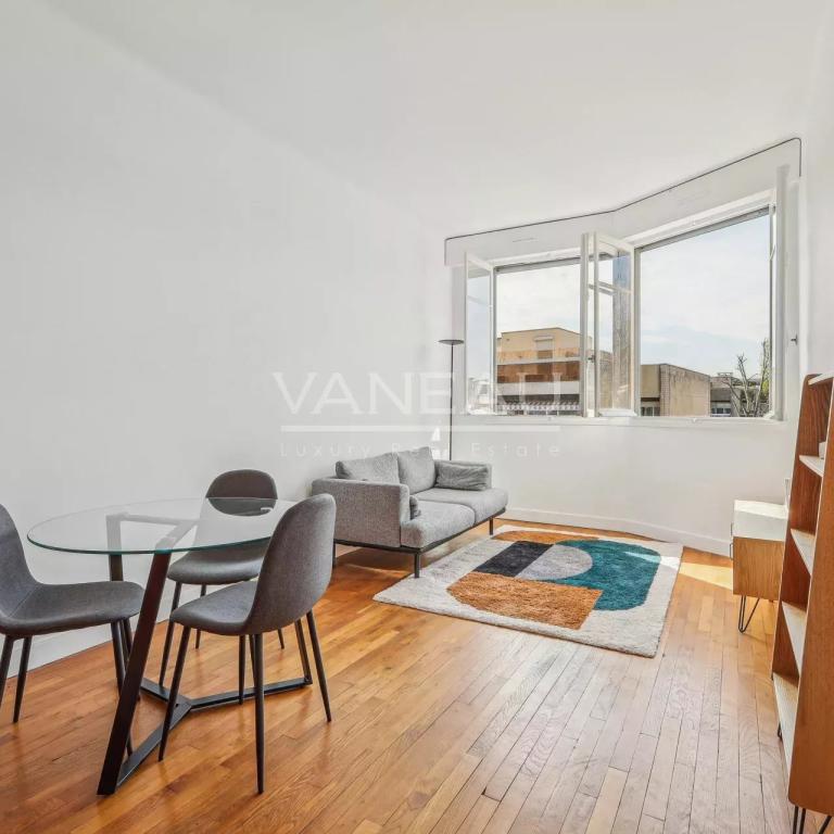 Charme de l'ancien - Deux pièces en étage