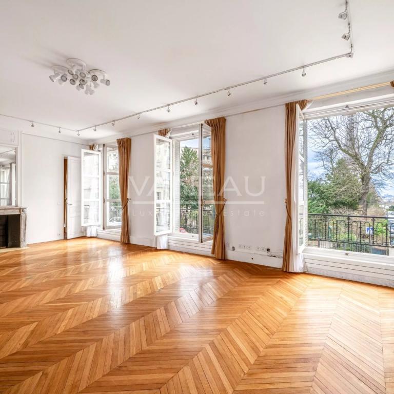 Paris XVIe Trocadéro - Vue tour Eiffel  Appartement Familial et 