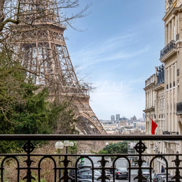 Paris XVIe Trocadéro - Vue tour Eiffel  Appartement Familial et 