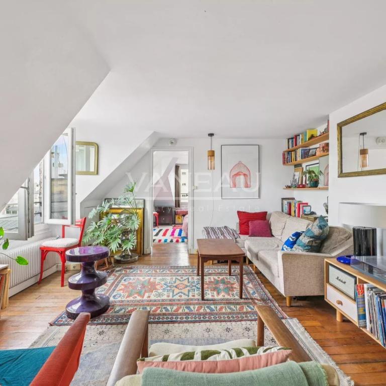 PARIS IIIe - Bretagne - Dernier étage calme et ensoleillé avec v