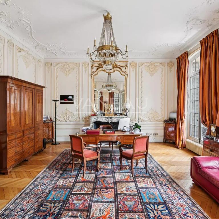 Paris XVIe - IENA - Place de l'Amiral de Grasse.