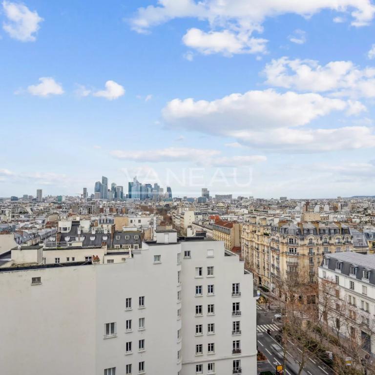 Paris XVIIe/Neuilly - Etage élevé avec terrasse et vue panoramiq