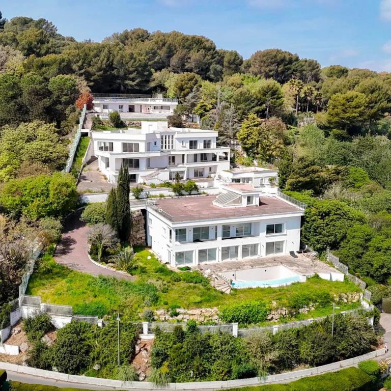 Vallauris - Deux villas contemporaines à terminer - Vue mer pano