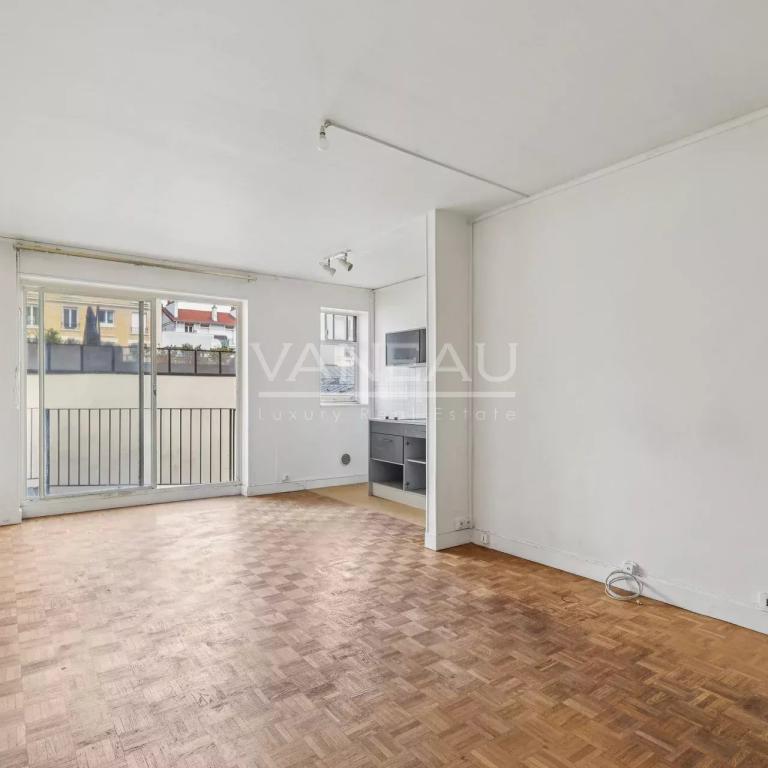 Paris XVe, grand studio 34.38 m² avec balcon