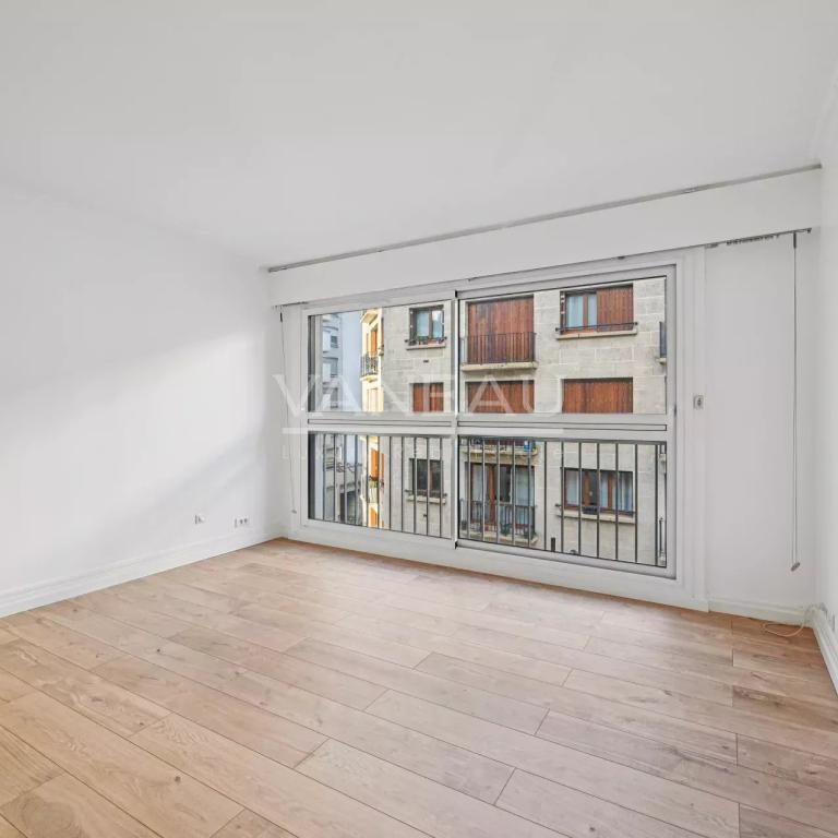 Paris XVe - Convention : Appartement trois pièces en très bon ét