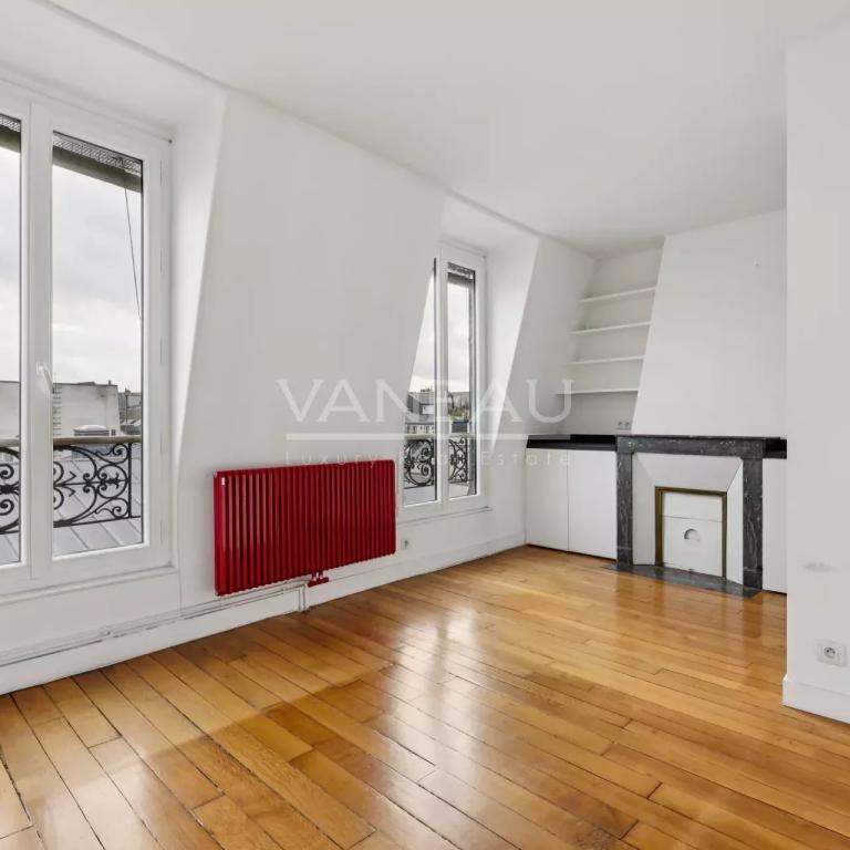 Paris IIème - Dernier étage avec ascenseur - vue dégagée