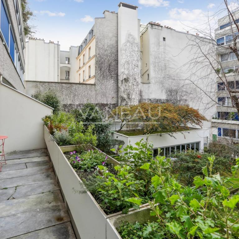 Paris XIVe - Proche du Jardin du Luxembourg - Appartement familial de 3 chambres avec extérieur