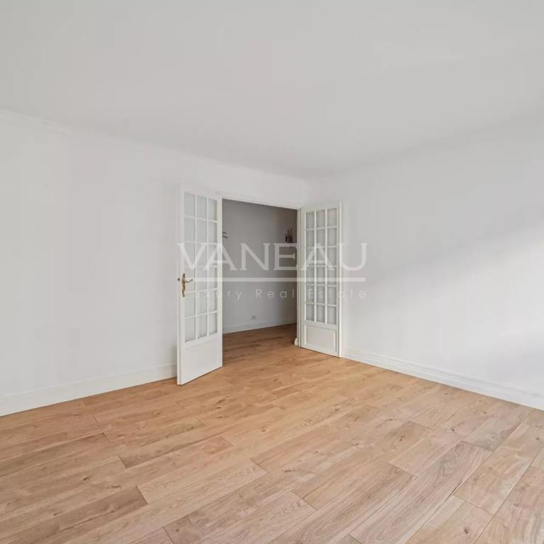 Paris XVe - Convention : Appartement trois pièces en très bon ét