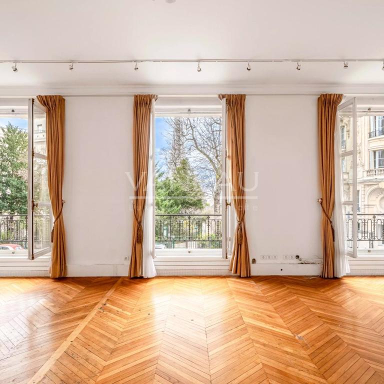 Paris XVIe Trocadéro - Vue tour Eiffel  Appartement Familial et 