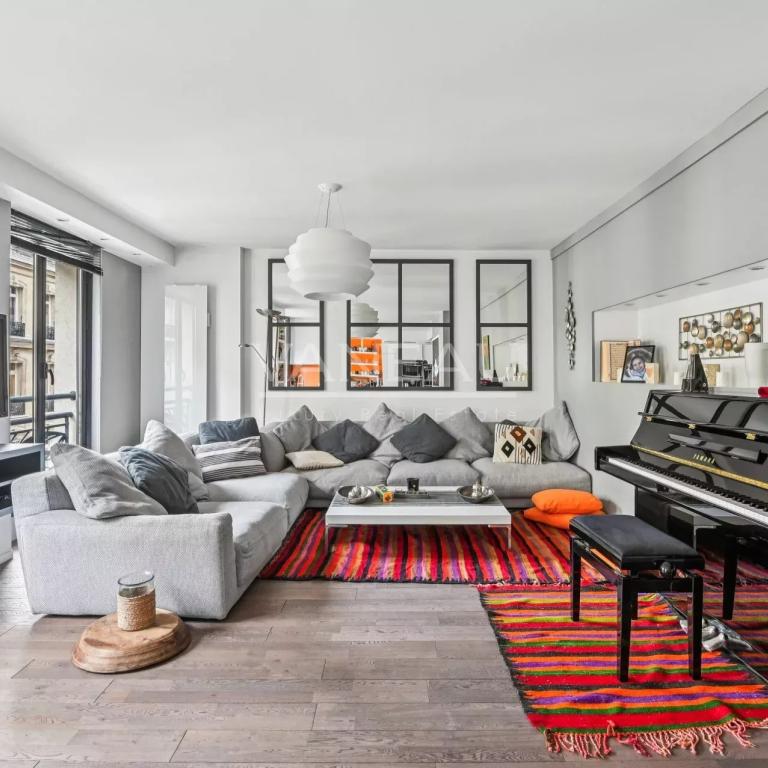 Paris VIIIe - Avenue Montaigne / Place François 1er