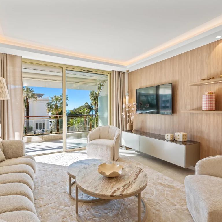 Appartement 3 pièces entièrement rénové à vendre Croisette vue m