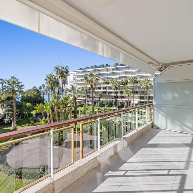 Appartement 3 pièces entièrement rénové à vendre Croisette vue m