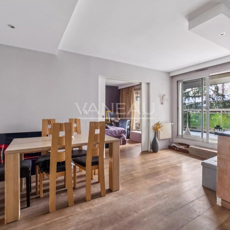 Boulogne. Terrasse et balcon.