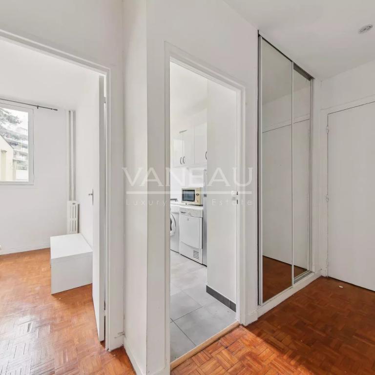 Métro Commerce - Deux pièces