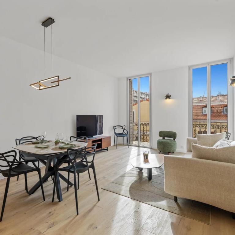 Appartement 4 pièces entièrement rénové à vendre - Cannes Banane