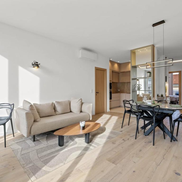 Appartement 4 pièces entièrement rénové à vendre - Cannes Banane
