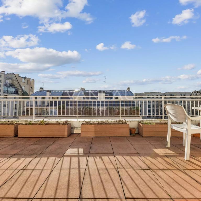 Paris XVIème - Dernier étage avec terrasse