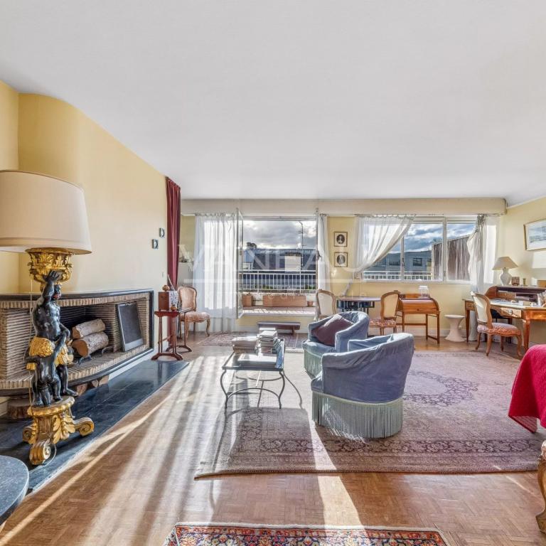 Paris XVIème - Dernier étage avec terrasse