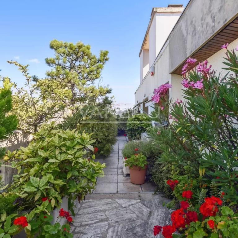 Paris XIVe – dernier étage avec terrasse panoramique