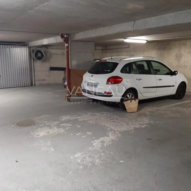Paris XVe - PARKING