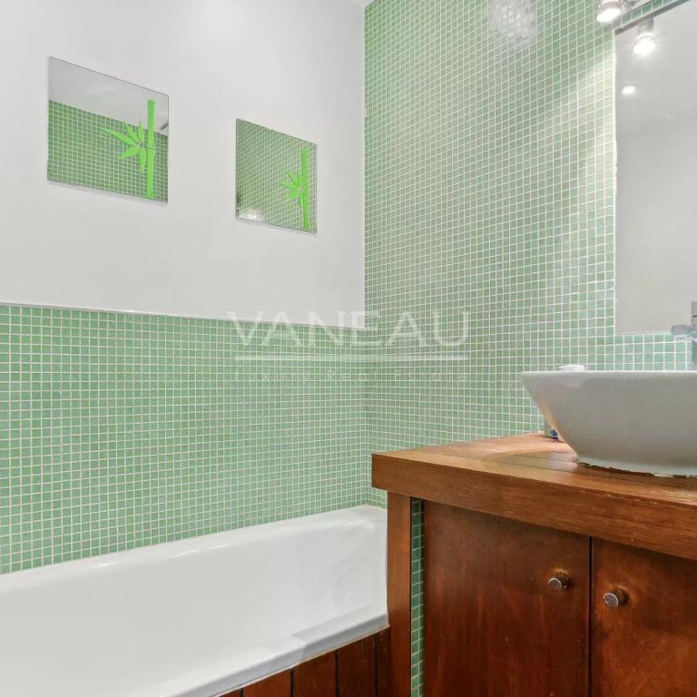 Boulogne Billancourt, Appartement familial en dernier étage avec