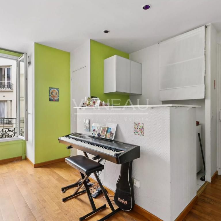 PARIS XVe - Place du General Beuret - Appartement deux pièces en