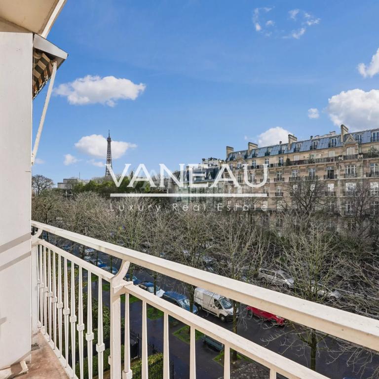 Paris XVIe- Georges Mandel - Pied à terre avec balcon