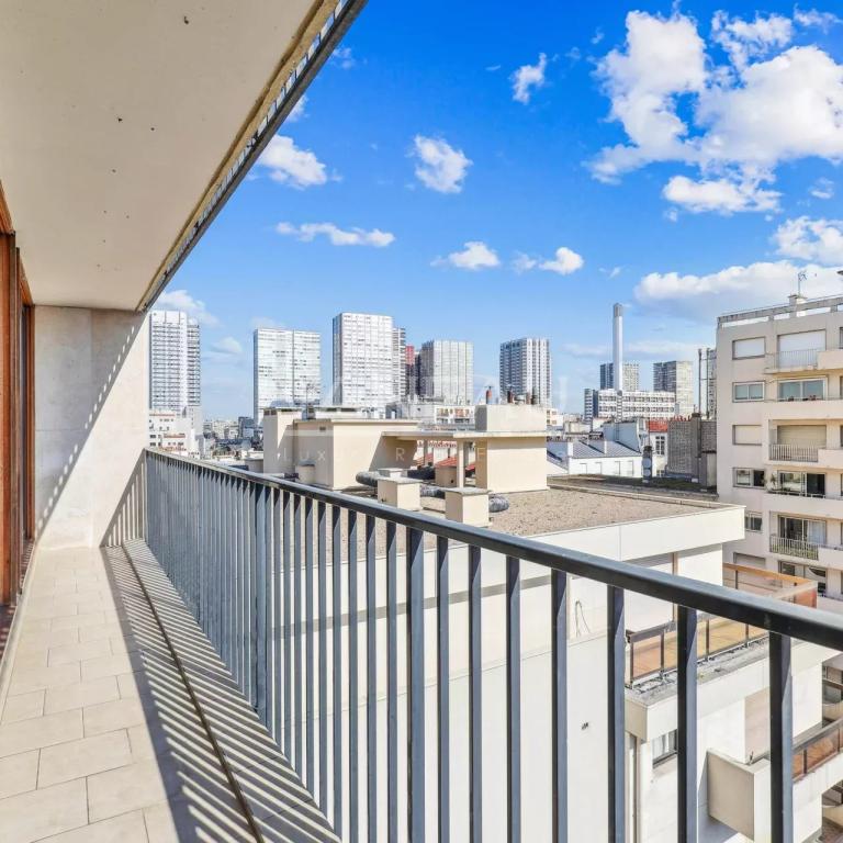 Paris 15ème - 4 pièces étage élevé - Vue dégagée