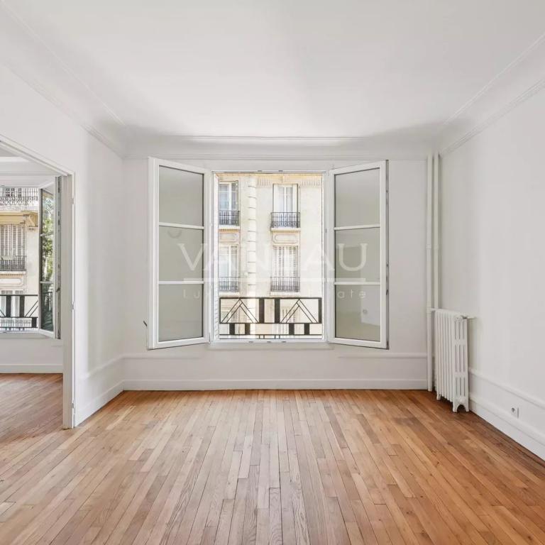 Paris XVIe - Rue Fantin Latour - Lumineux quatre pièces.