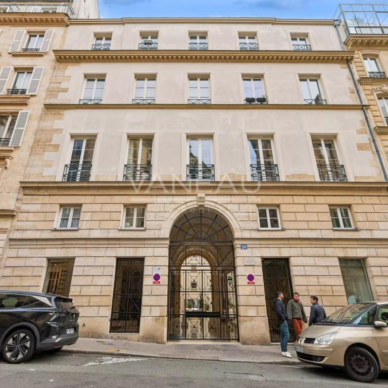 PARIS IXe - Nouvelle Athènes/ rue Pigalle - Studio avec loggia -