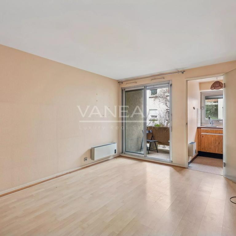 PARIS IXe - Nouvelle Athènes/ rue Pigalle - Studio avec loggia -